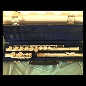 Armstrong Model 104 Flute with Gemeinhardt case